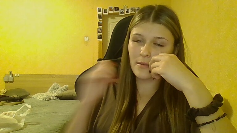 AngeLinA199's Streamate show and profile