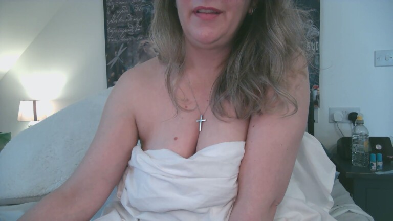LadybirdXoX's Streamate show and profile
