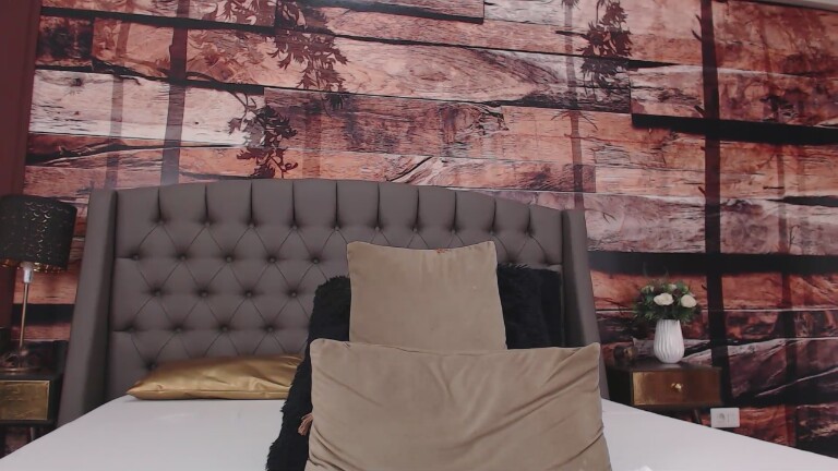 ElleLuvv's Streamate show and profile